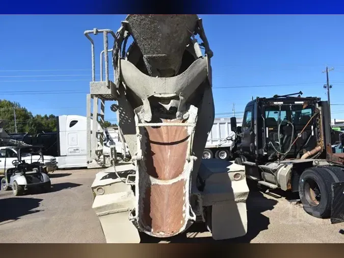 2013 MACK GRANITE GU813