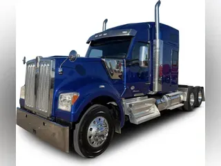 2022 Kenworth W990
