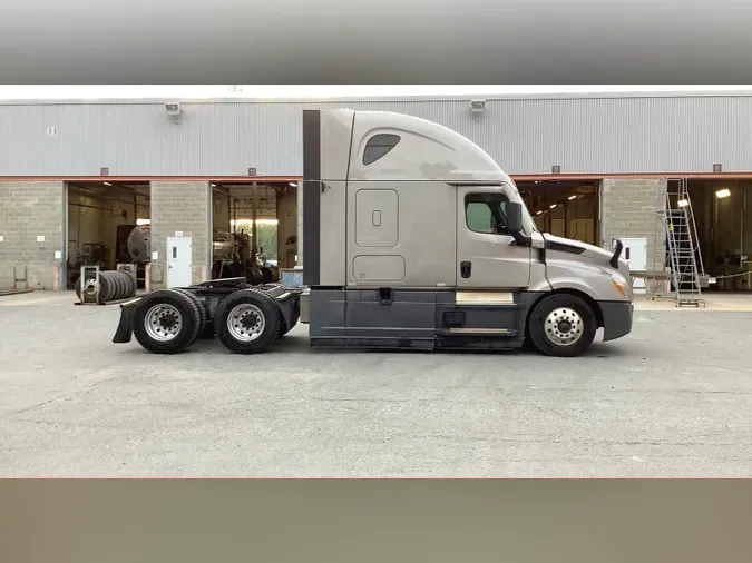 2021 Freightliner Cascadia 126