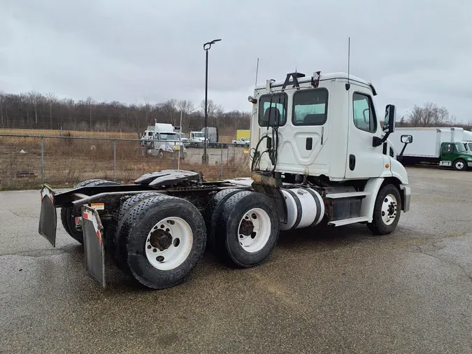 2016 FREIGHTLINER/MERCEDES CASCADIA 113