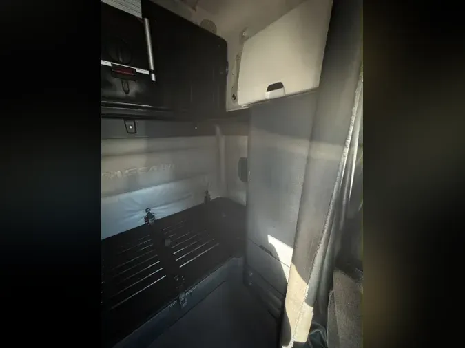 2022 FREIGHTLINER Cascadia 126