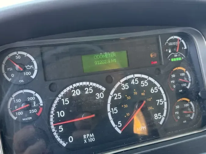 2016 FREIGHTLINER M2 106
