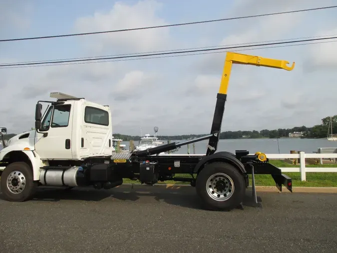 2017 INTERNATIONAL 4300