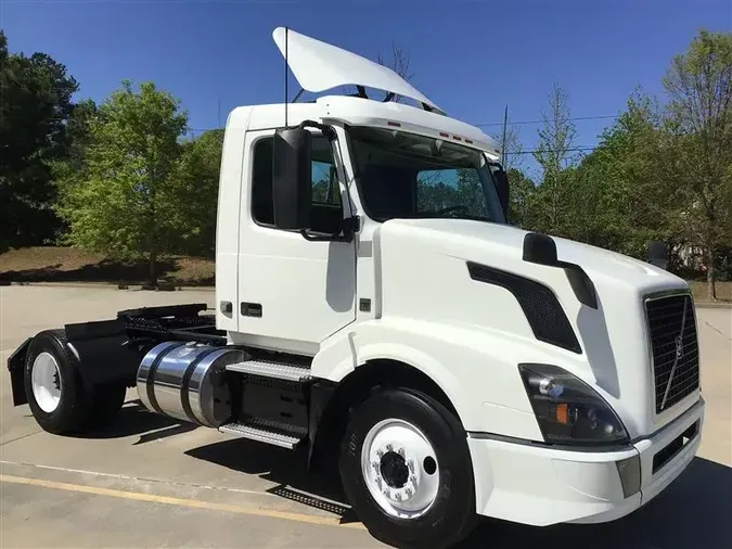 2018 VOLVO VNL42T
