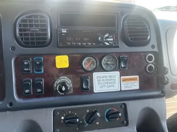 2018 Freightliner Business Class M2 106