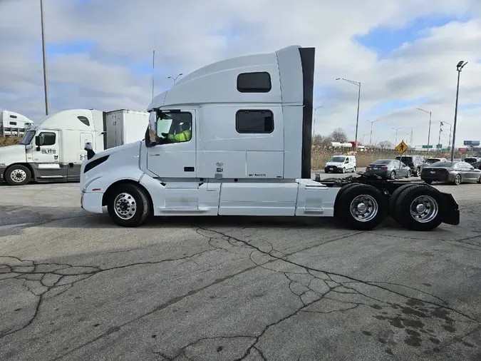 2021 VOLVO VNL64T860