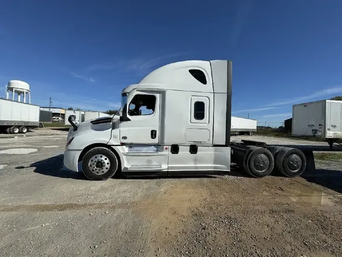 2023 FREIGHTLINER Cascadia 126