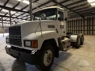 1996 MACK CH613