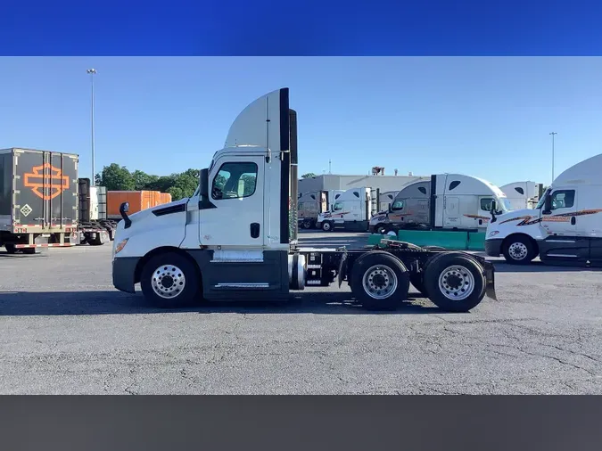 2020 Freightliner Cascadia 126