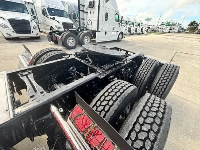 2021 Freightliner Cascadia 126