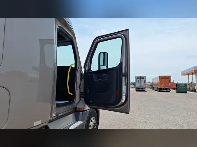2025 Freightliner Cascadia 126