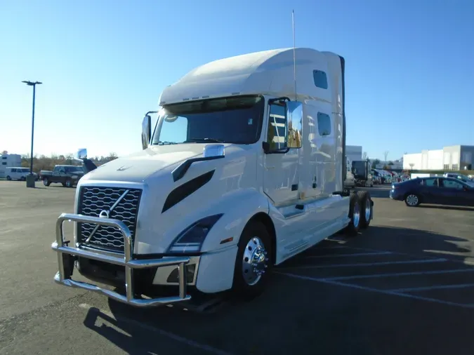 2023 VOLVO VNL64T760