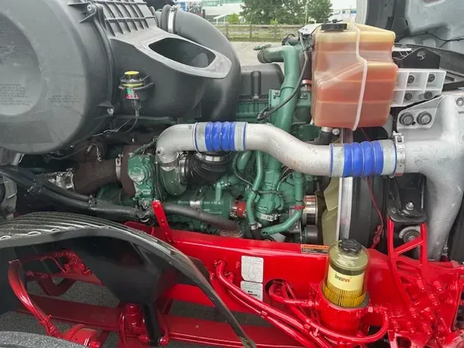 2020 VOLVO VNL64T860