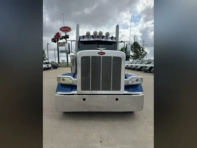 2023 Peterbilt 389