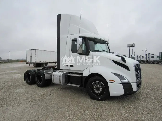 2025 VOLVO VNL64T300N