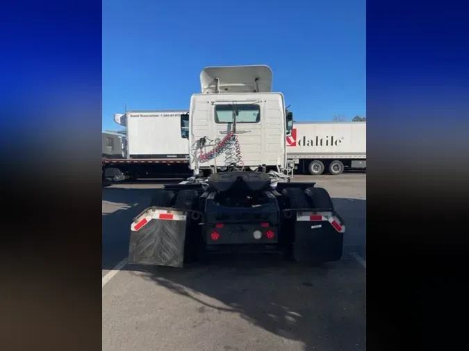 2019 VOLVO VNR42T 300