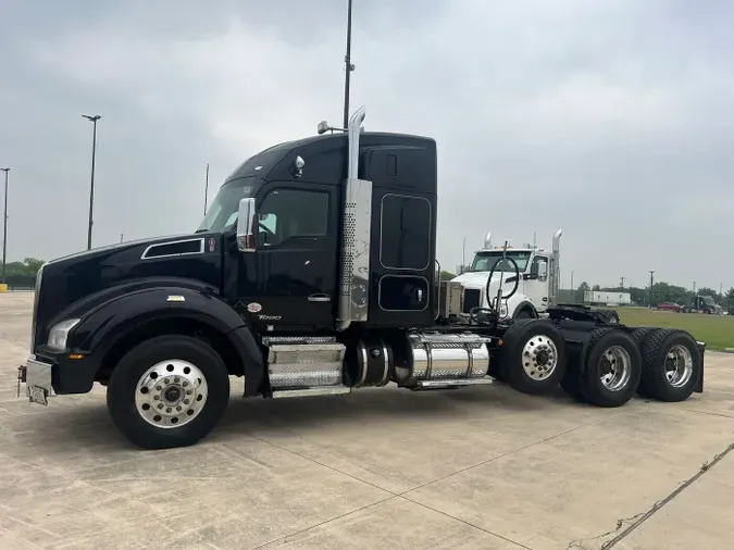 2021 Kenworth T880