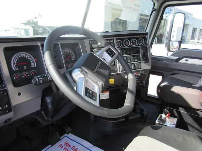2026 MACK GR64B