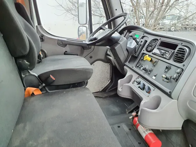 2018 FREIGHTLINER/MERCEDES M2 106