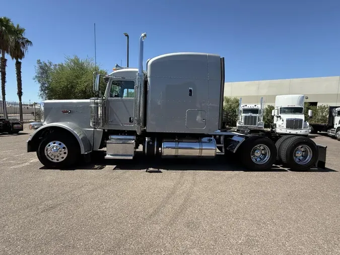 2020 Peterbilt 389