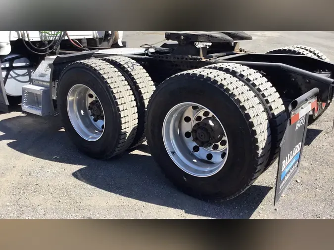 2020 Freightliner Cascadia 126