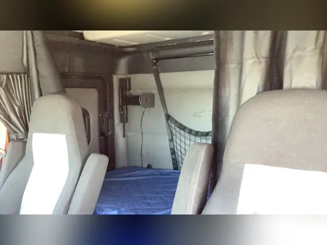 2021 Freightliner Cascadia 126621f36bda9380cac5c1a547568476c63