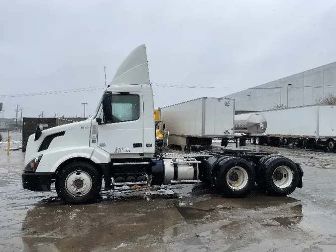 2017 Volvo VNL64300