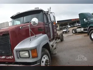 2000 MACK CH613