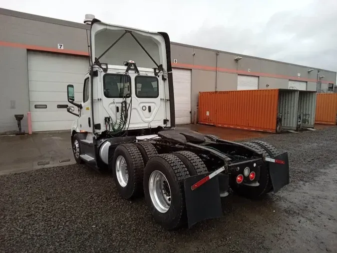 2019 Freightliner Cascadia 126