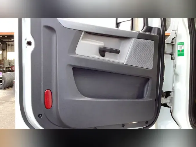 2022 Freightliner Cascadia 126622641b7fca826dfb022865f3ba0aea9