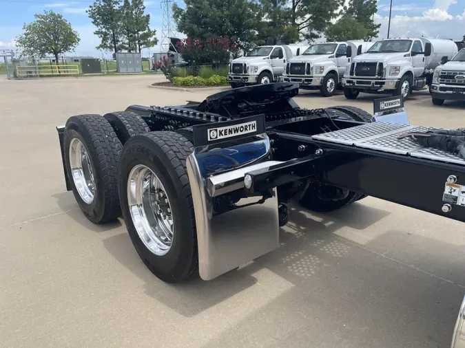 2022 Kenworth W900