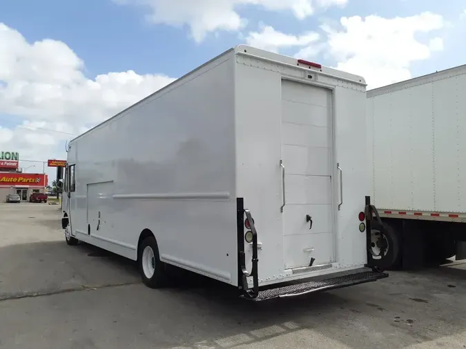 2017 FRTLR CUSTOM CHASSIS CORP MT55