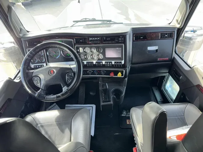 2023 Kenworth W900