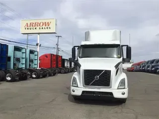 2021 VOLVO VNR64T640