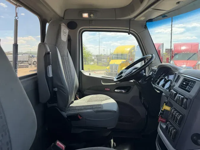 2021 Peterbilt 5796242884eac254379c6ddd18294cf75c2