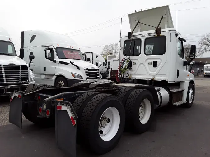 2016 FREIGHTLINER/MERCEDES CASCADIA 125