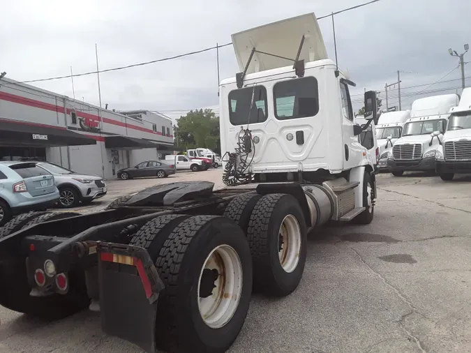 2017 FREIGHTLINER/MERCEDES CASCADIA 113