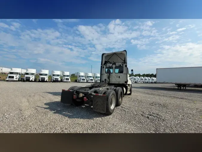 2019 Freightliner Cascadia 126