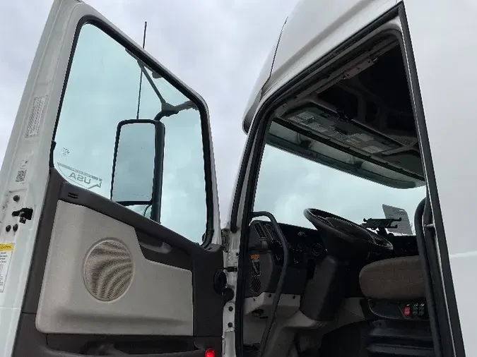 2018 Volvo VNL64670