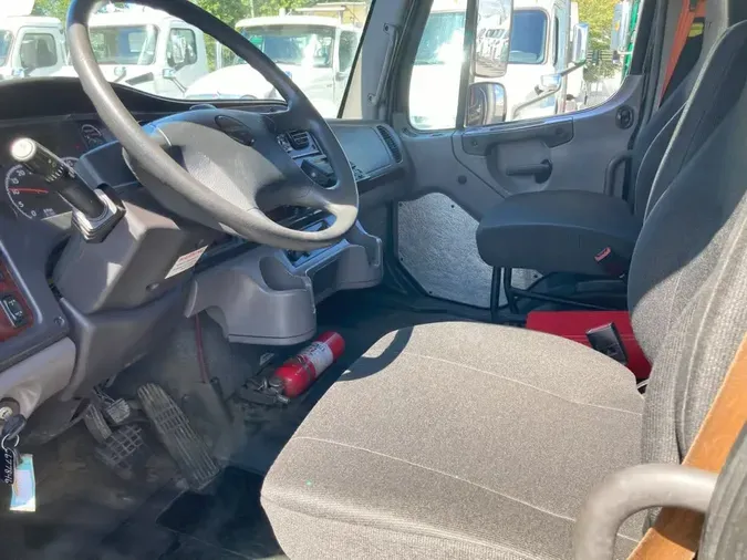 2017 FREIGHTLINER M2 106