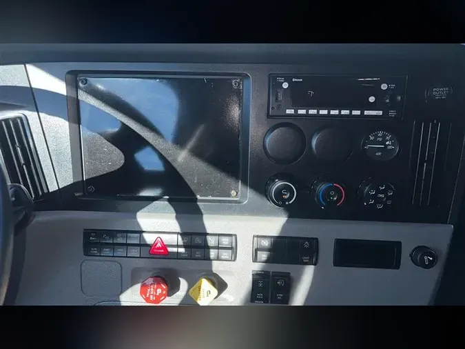 2022 FREIGHTLINER CA126