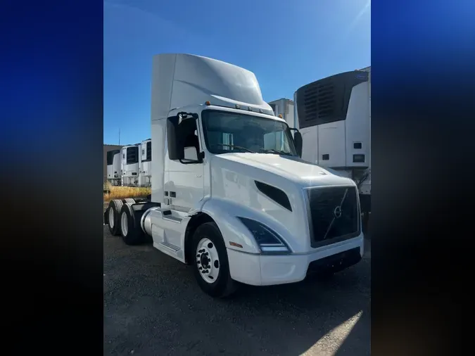 2018 VOLVO VNL64T-300