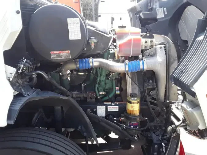 2020 VOLVO VNR64T-640