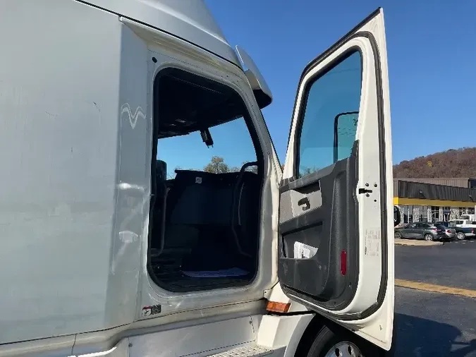 2019 Freightliner T12664ST