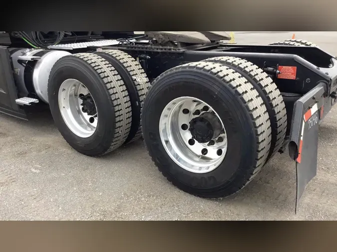 2022 Volvo VNL860