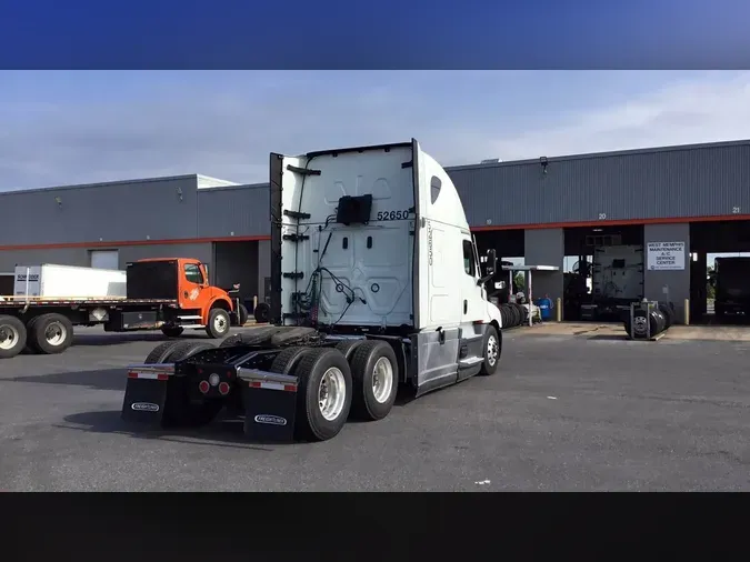 2022 Freightliner Cascadia 126