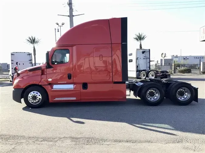 2022 FREIGHTLINER CA126