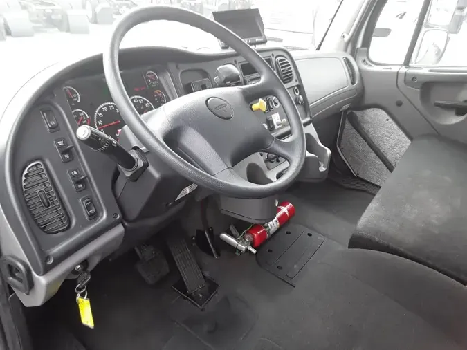 2017 FREIGHTLINER/MERCEDES M2 106