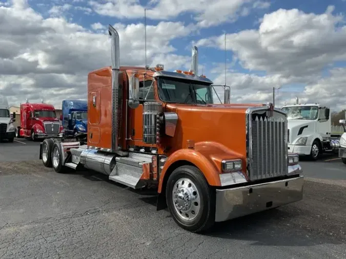 2023 Kenworth W900L