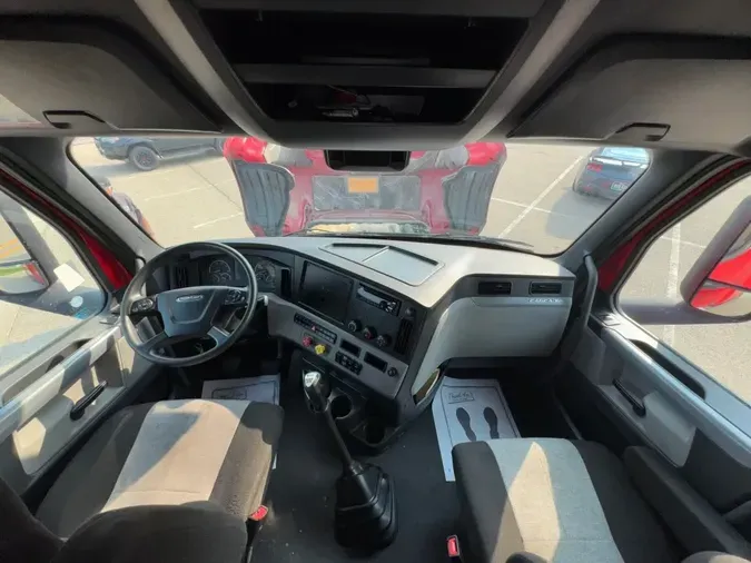 2021 FREIGHTLINER Cascadia 126